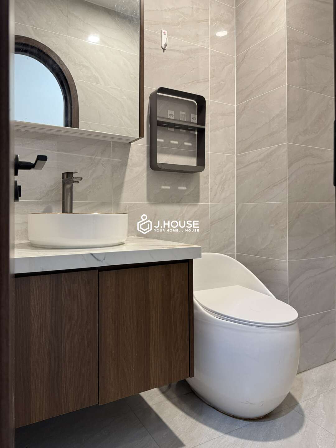 Mini Duplex with Private Garden for Rent in Phu Nhuan Arch Living-8_result