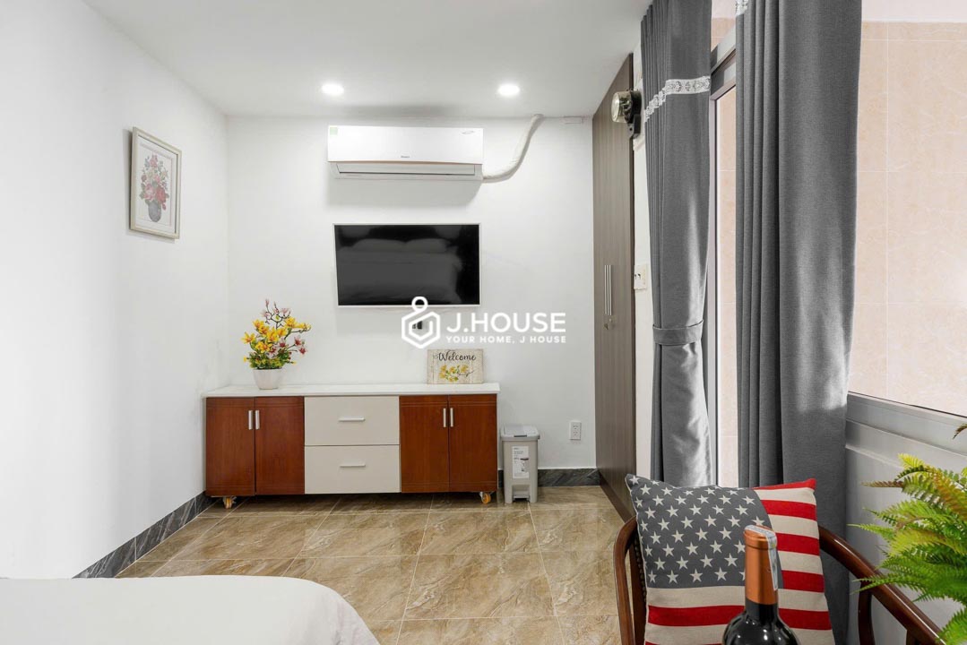 Mini Penthouse with Private Rooftop Garden in District 10-3