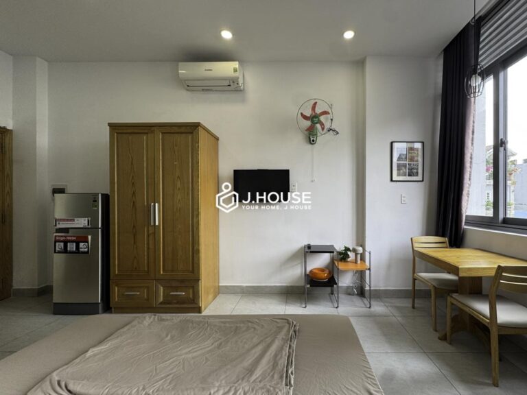 Mode On Modern Studio Rental with Balcony-2