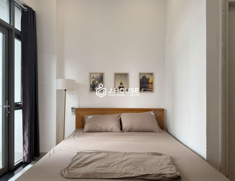 Bright Modern Studio with Balcony in Thao Dien District 2