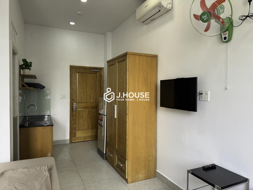 Mode On Modern Studio Rental with Balcony-4