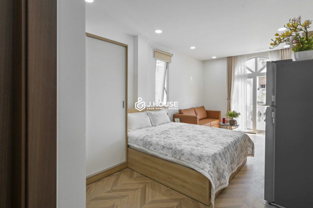 Modern Studio Apartment in District 1 with Balcony - Full House-1_result