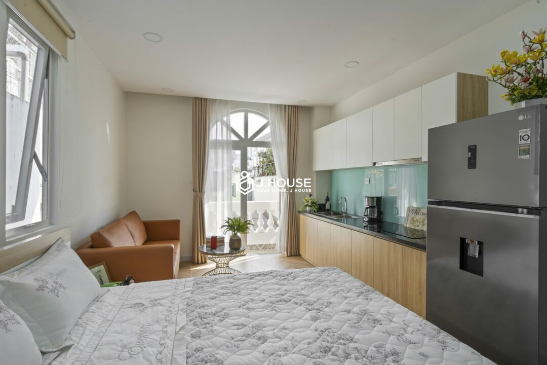 Modern Studio Apartment in District 1 with Balcony - Full House-2_result