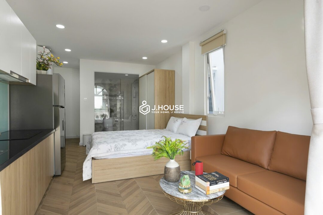 Modern Studio Apartment in District 1 with Balcony - Full House-3_result