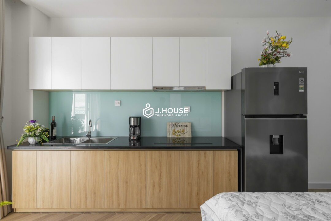 Modern Studio Apartment in District 1 with Balcony - Full House-4_result