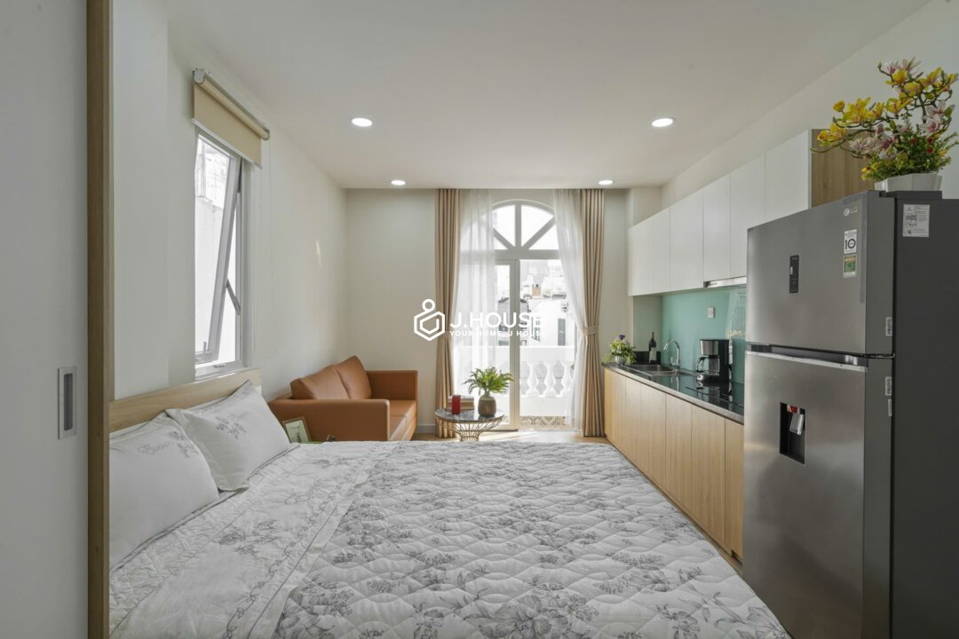 Modern Studio Apartment in District 1 with Balcony - Full House_result