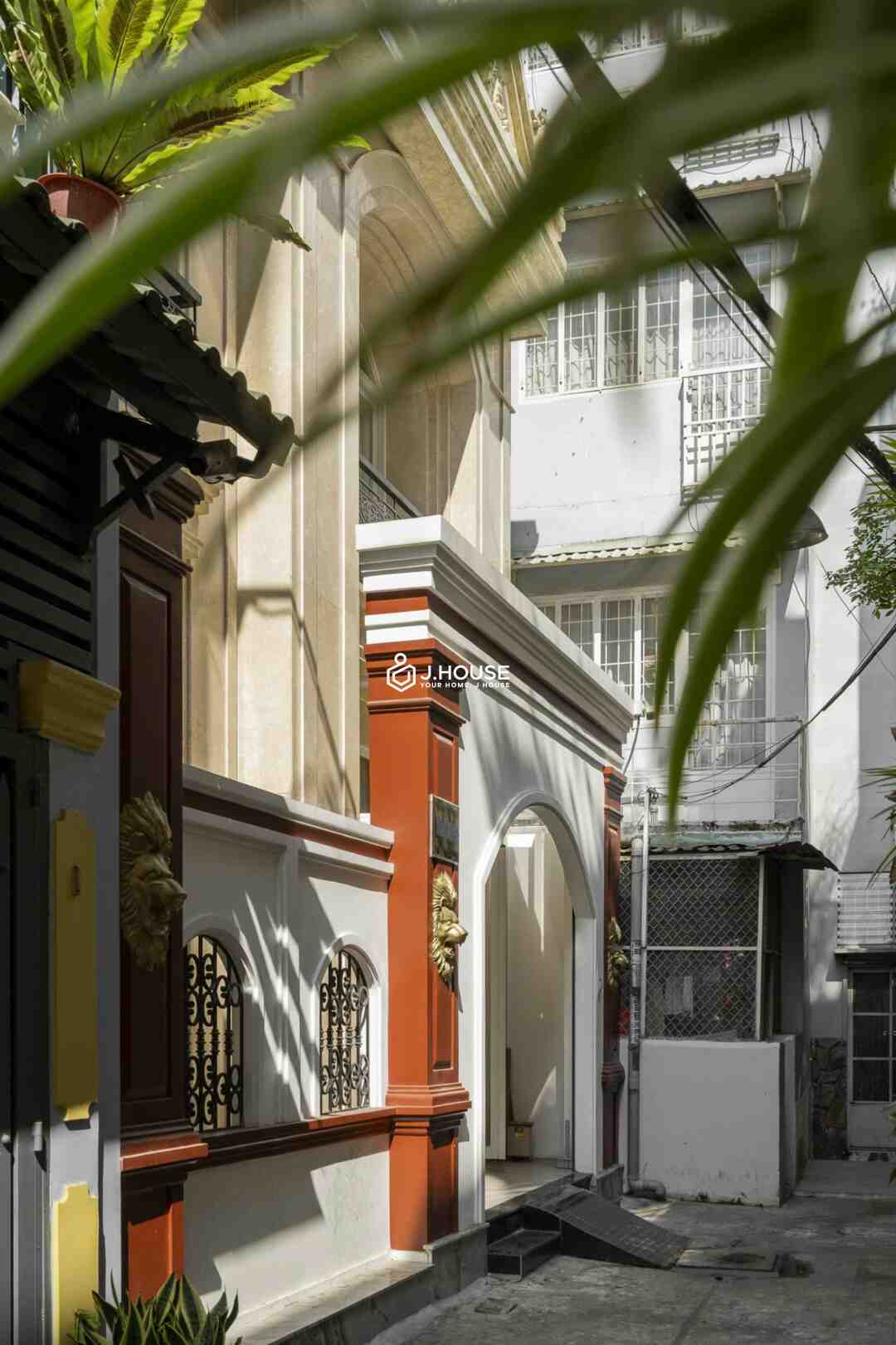 Modern Studio Apartment in District 1 with Large Balcony - Full House-8_result