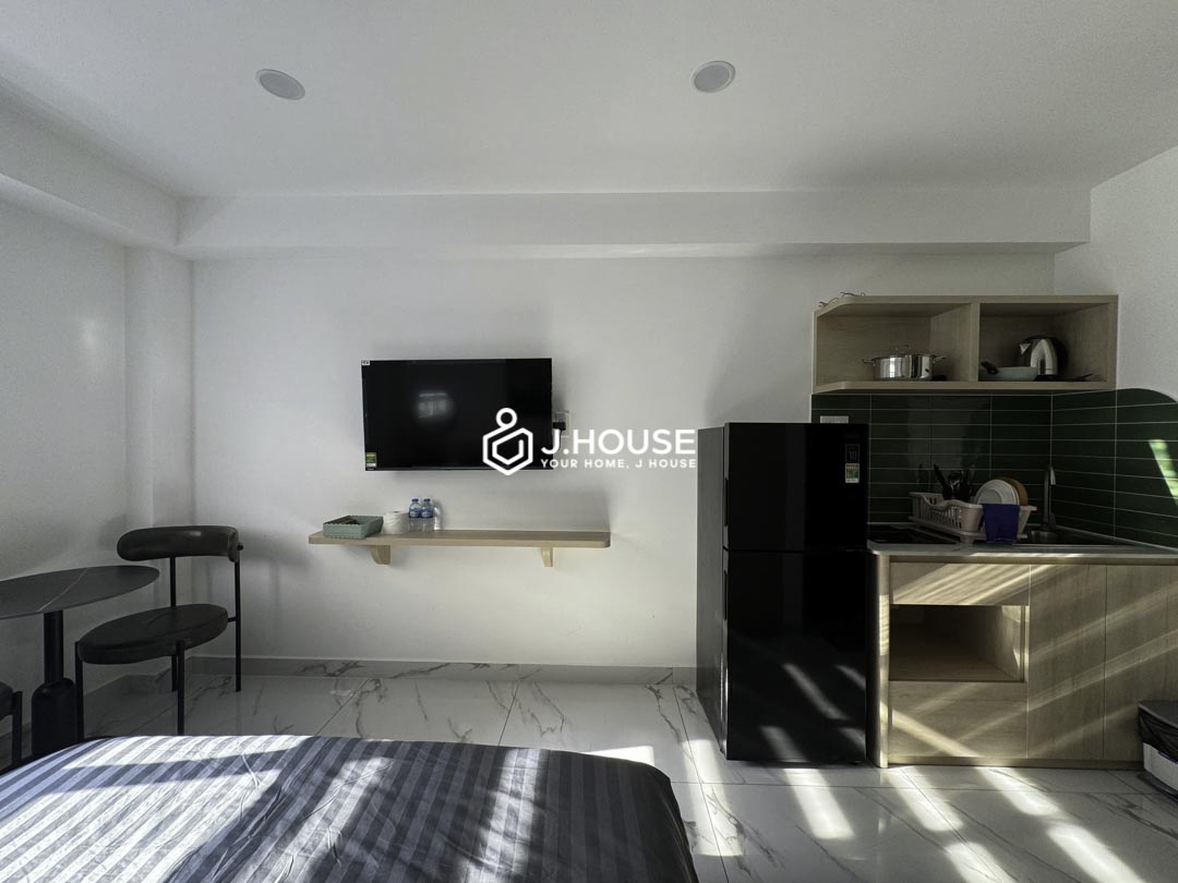 Modern Studio Apartment with Window District 1 - Urban Nest E-1