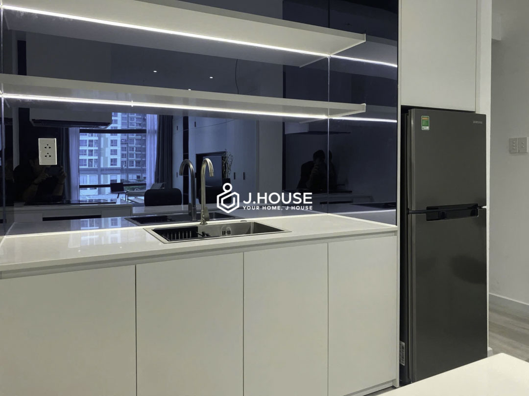 Modern Studio Binh Thanh with Large Window near Landmark 81 Lagom-11