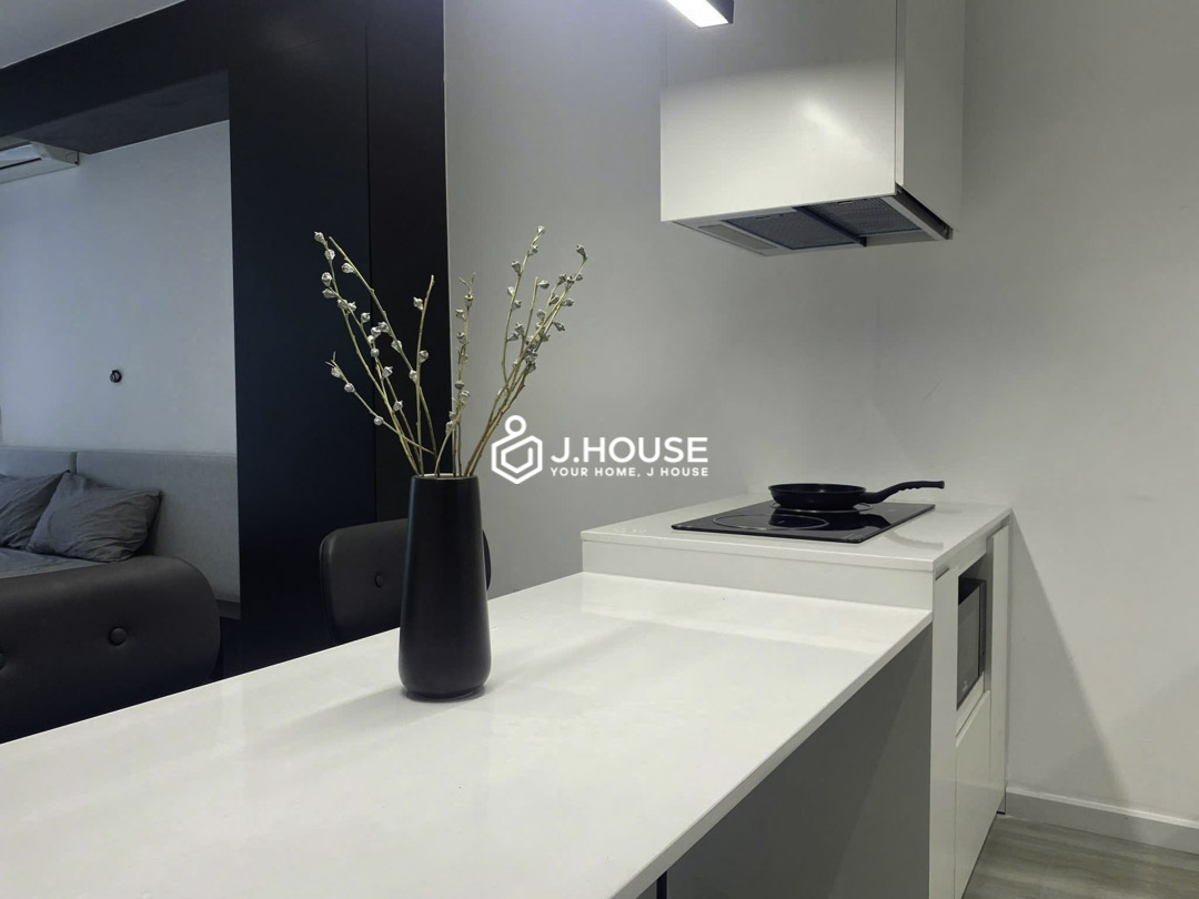 Modern Studio Binh Thanh with Large Window near Landmark 81 Lagom-13