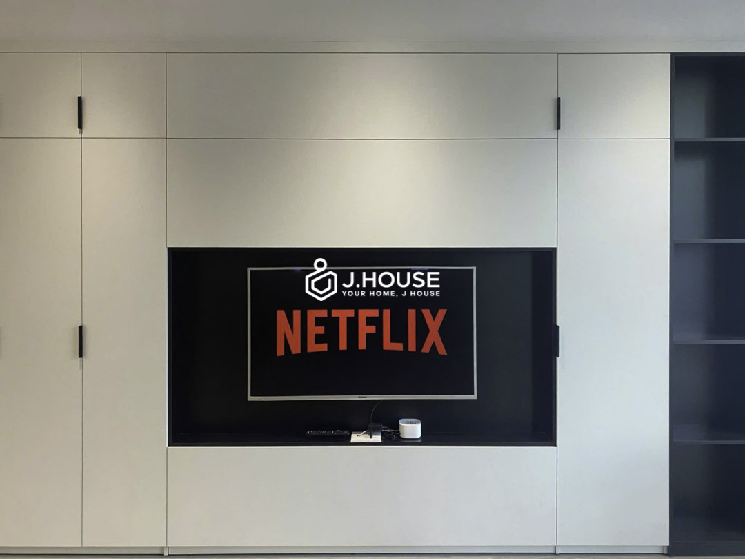 Modern Studio Binh Thanh with Large Window near Landmark 81 Lagom-4