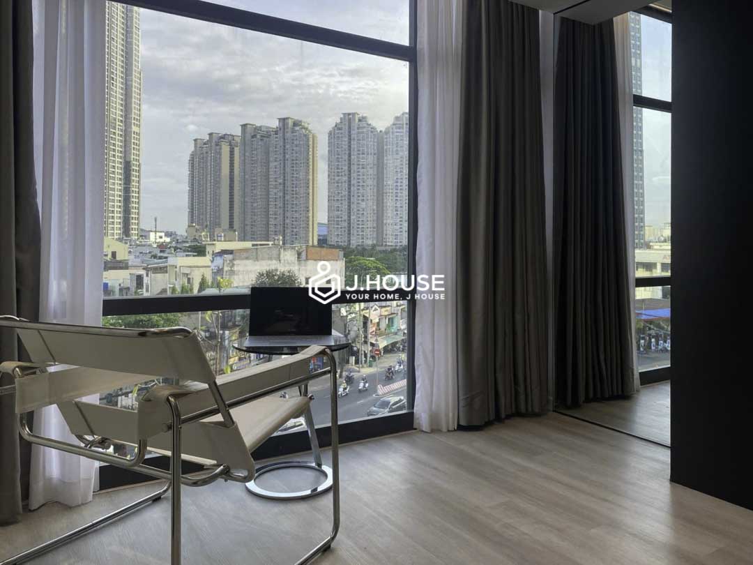 Modern Studio Binh Thanh with Large Window near Landmark 81 Lagom-5
