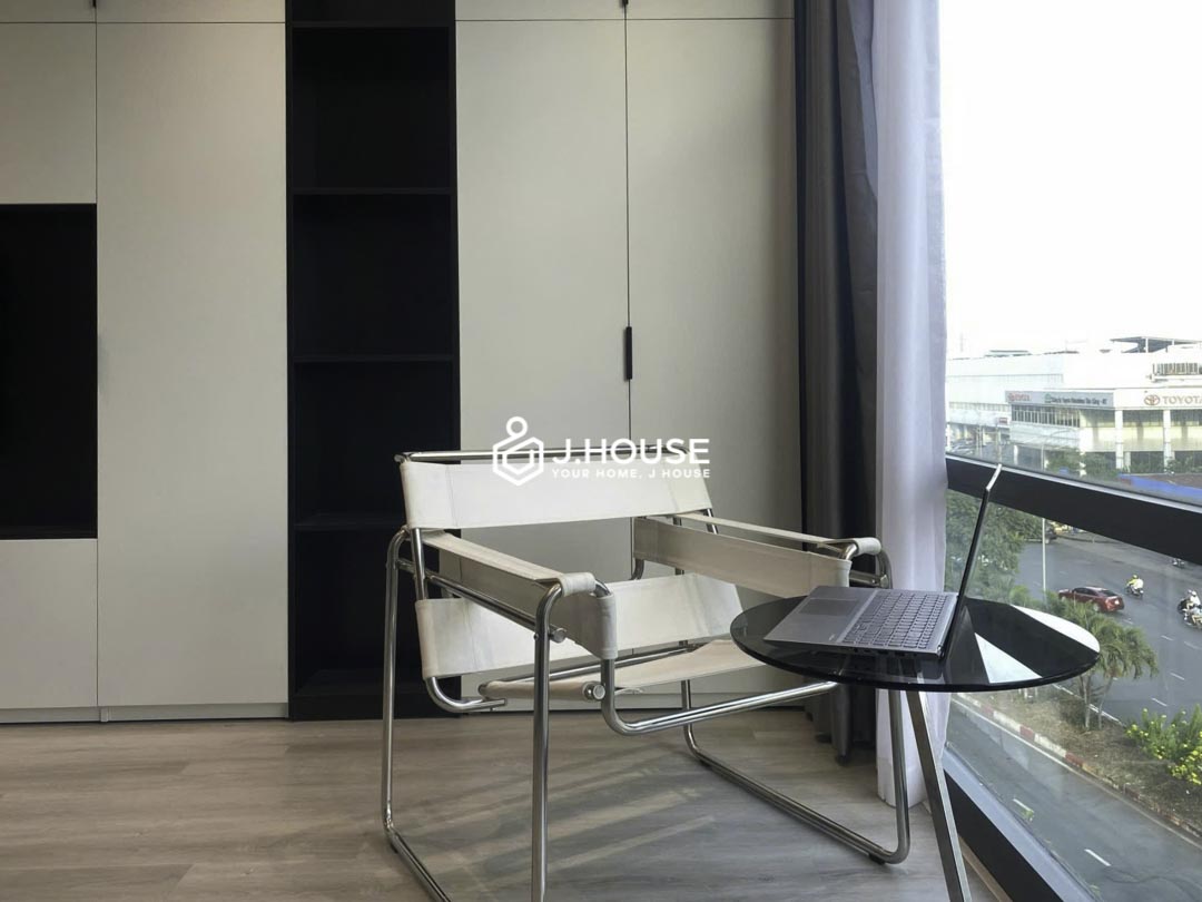 Modern Studio Binh Thanh with Large Window near Landmark 81 Lagom-6