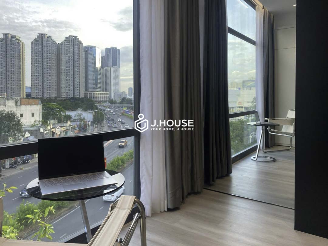 Modern Studio Binh Thanh with Large Window near Landmark 81 Lagom-8