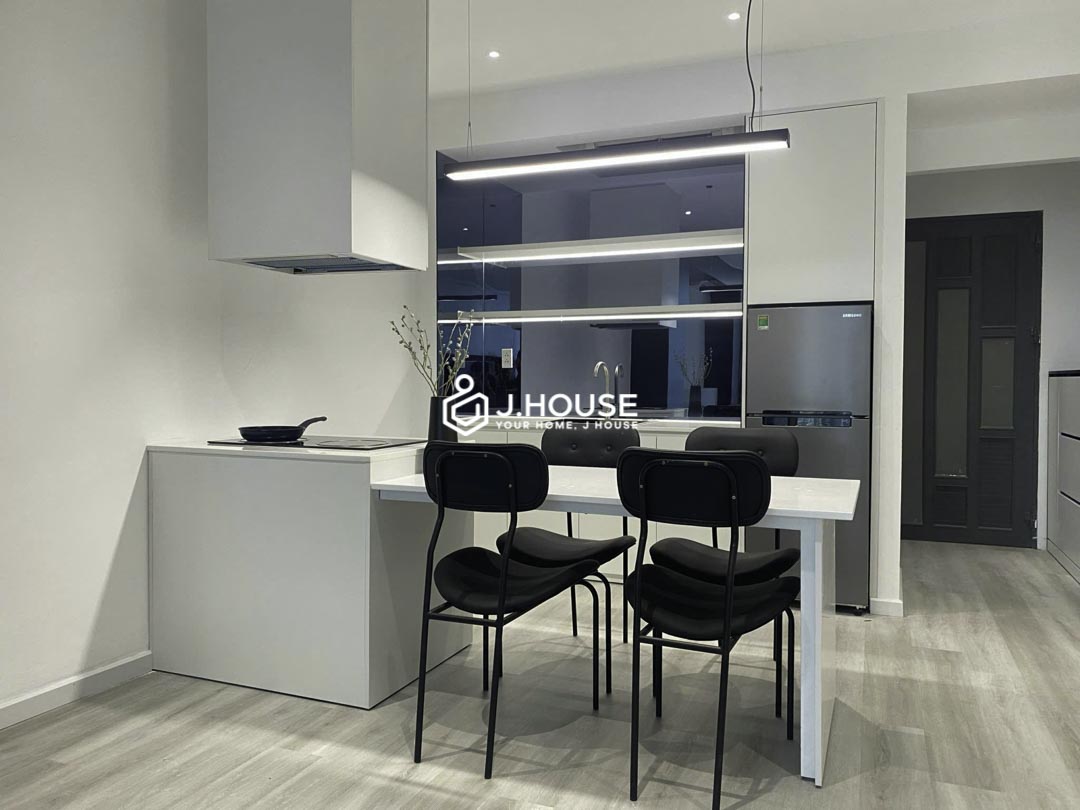 Modern Studio Binh Thanh with Large Window near Landmark 81 Lagom-9