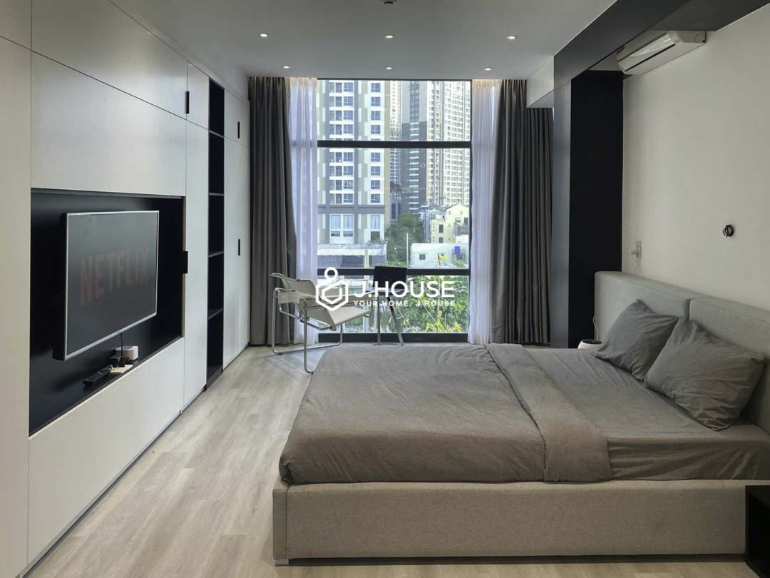 Modern Studio Binh Thanh with Large Window near Landmark 81 Lagom