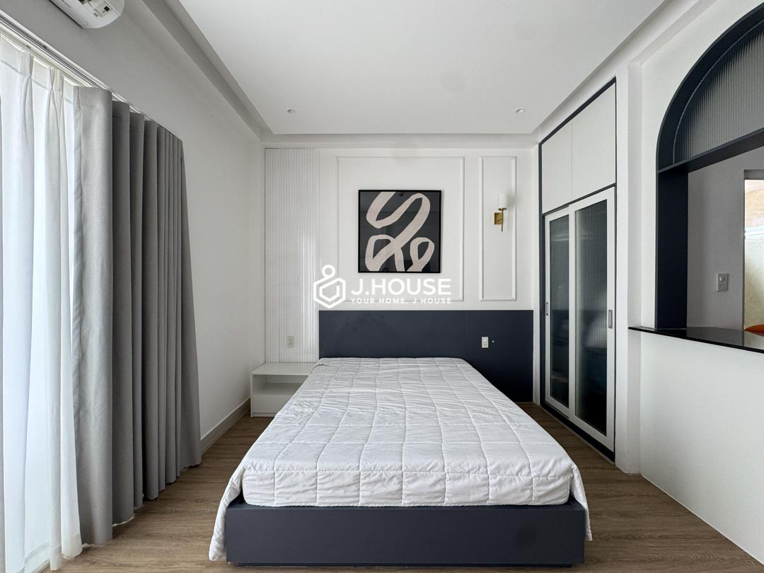 Modern Studio with Partition & Balcony in Binh Thanh-1