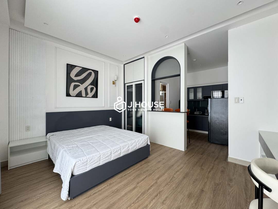 Modern Studio with Partition & Balcony in Binh Thanh-2