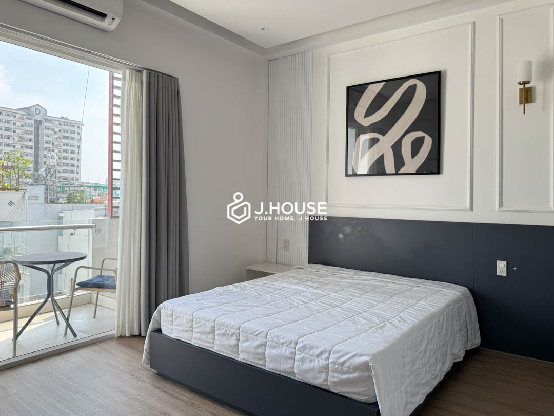 Modern Studio with Partition & Balcony in Binh Thanh-4