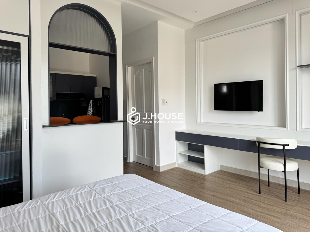 Modern Studio with Partition & Balcony in Binh Thanh-7