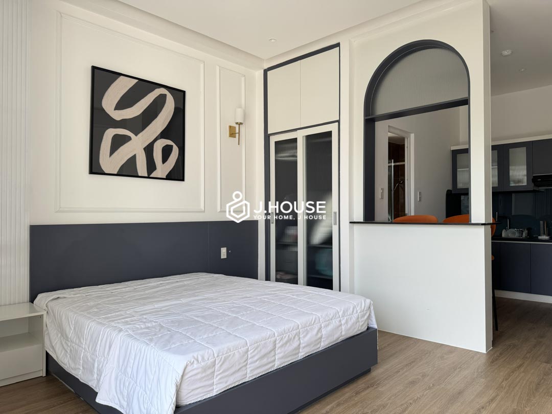 Modern Studio with Partition & Balcony in Binh Thanh