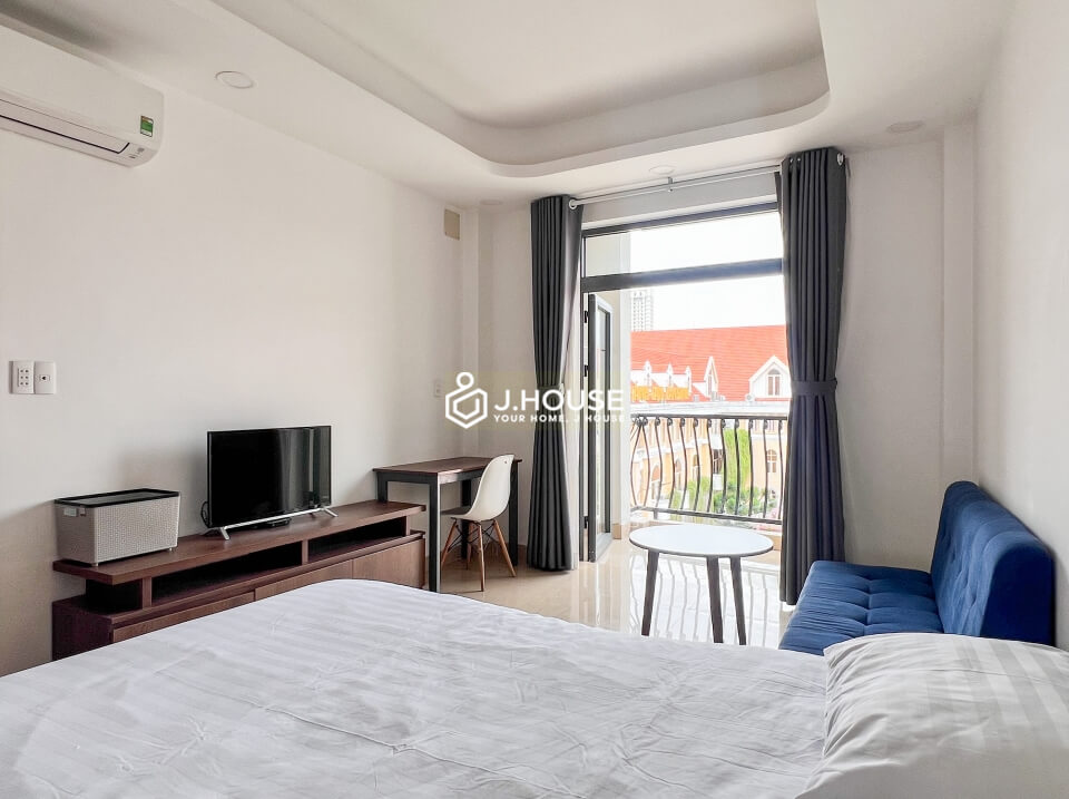 Modern apartment fully furnished and balcony in District 3, HCMC-0