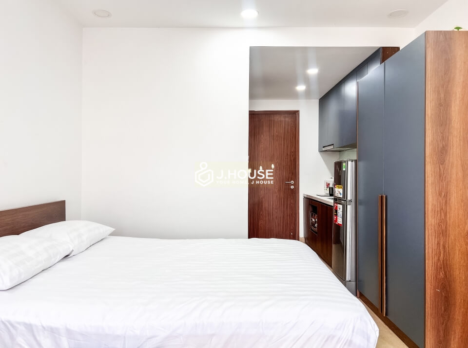 Modern apartment fully furnished and balcony in District 3, HCMC-7