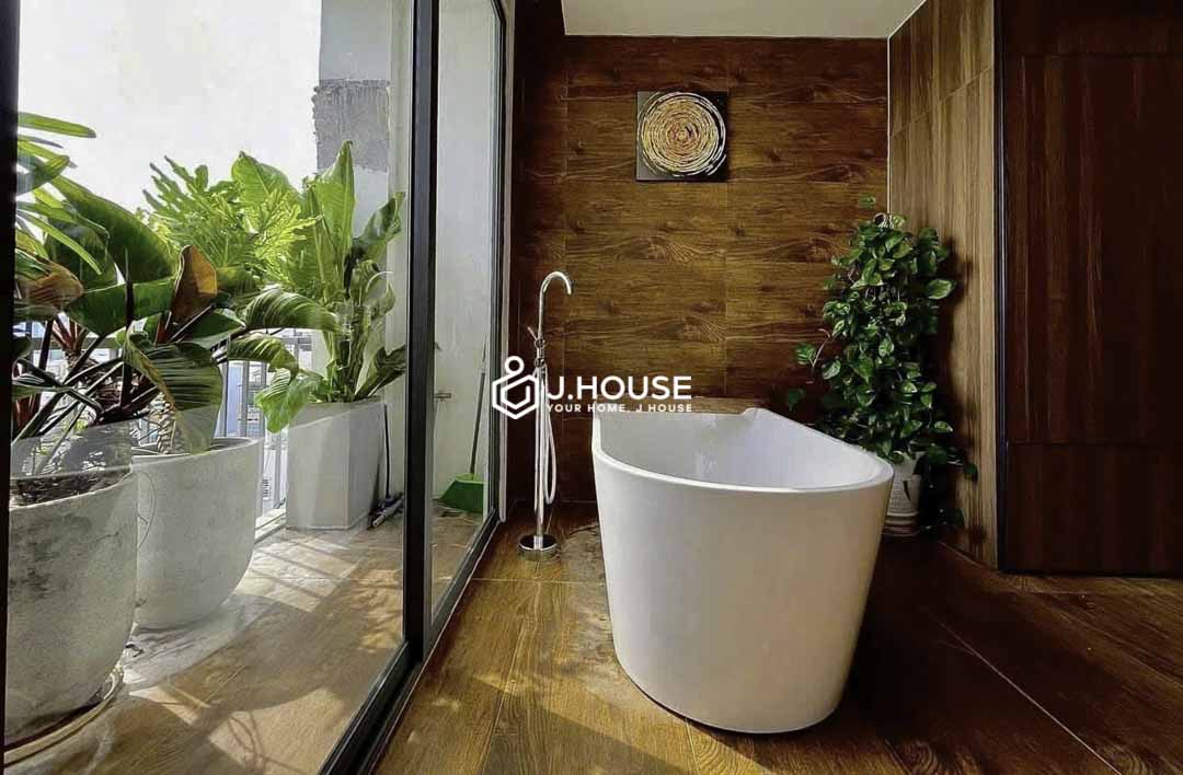 Modern, bright studio serviced apartment in District 10, HCMC-4