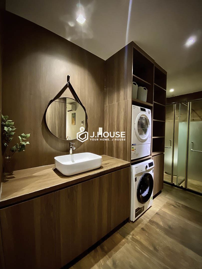 Modern, bright studio serviced apartment in District 10, HCMC-5