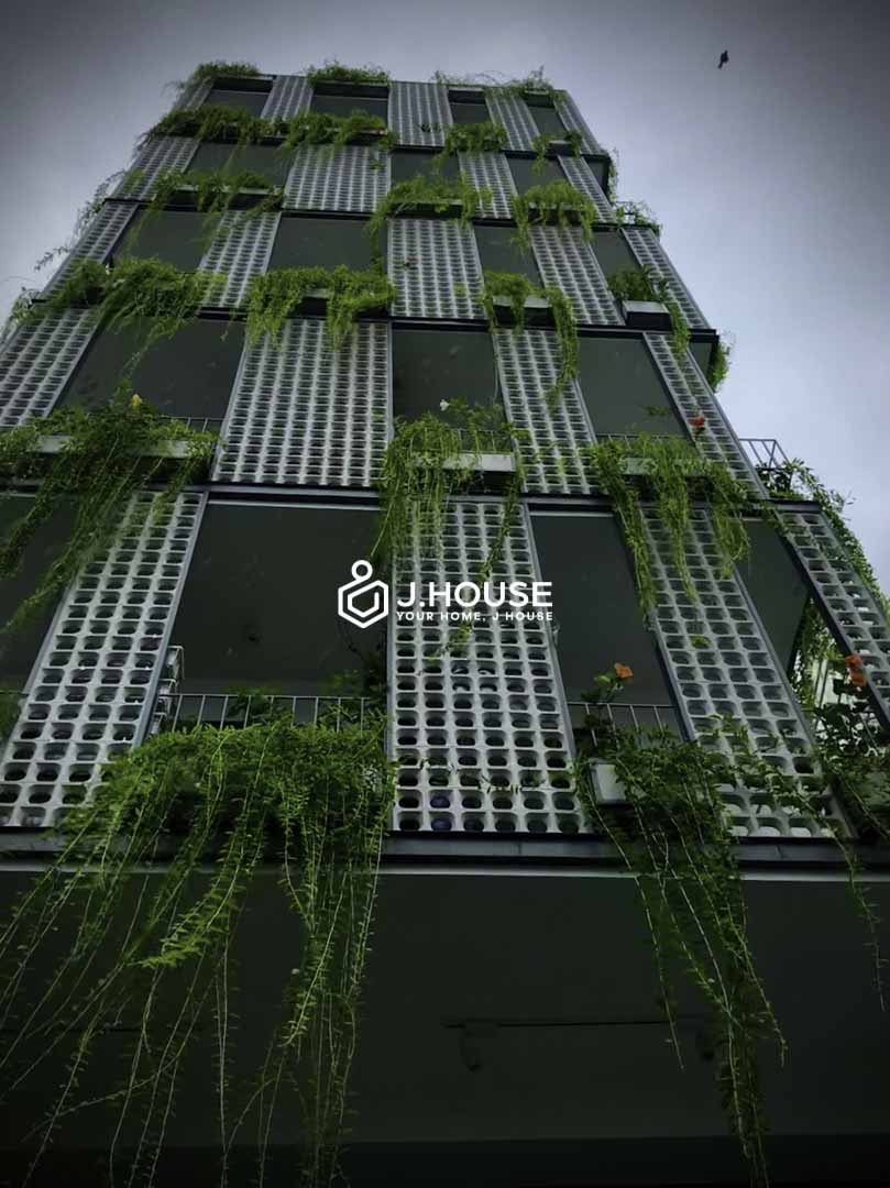 Modern, bright studio serviced apartment in District 10, HCMC-7