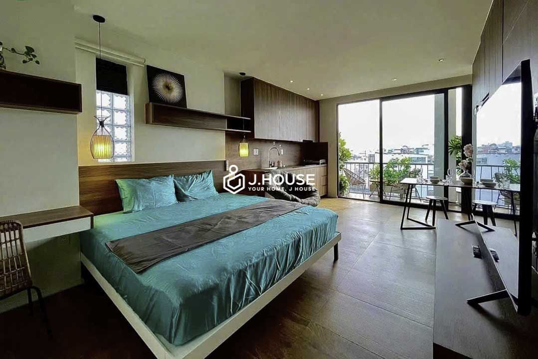 Modern, bright studio serviced apartment in District 10, HCMC