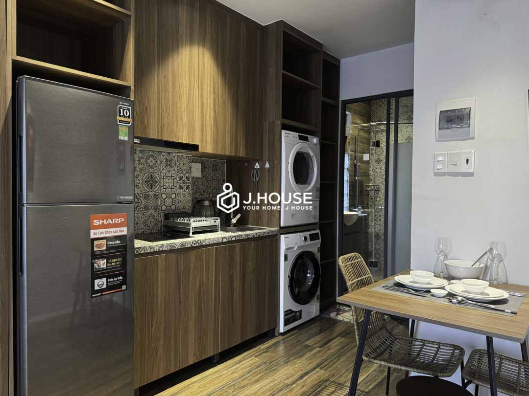 Quiet Bright Studio with Large Window & Nice View District 10-5