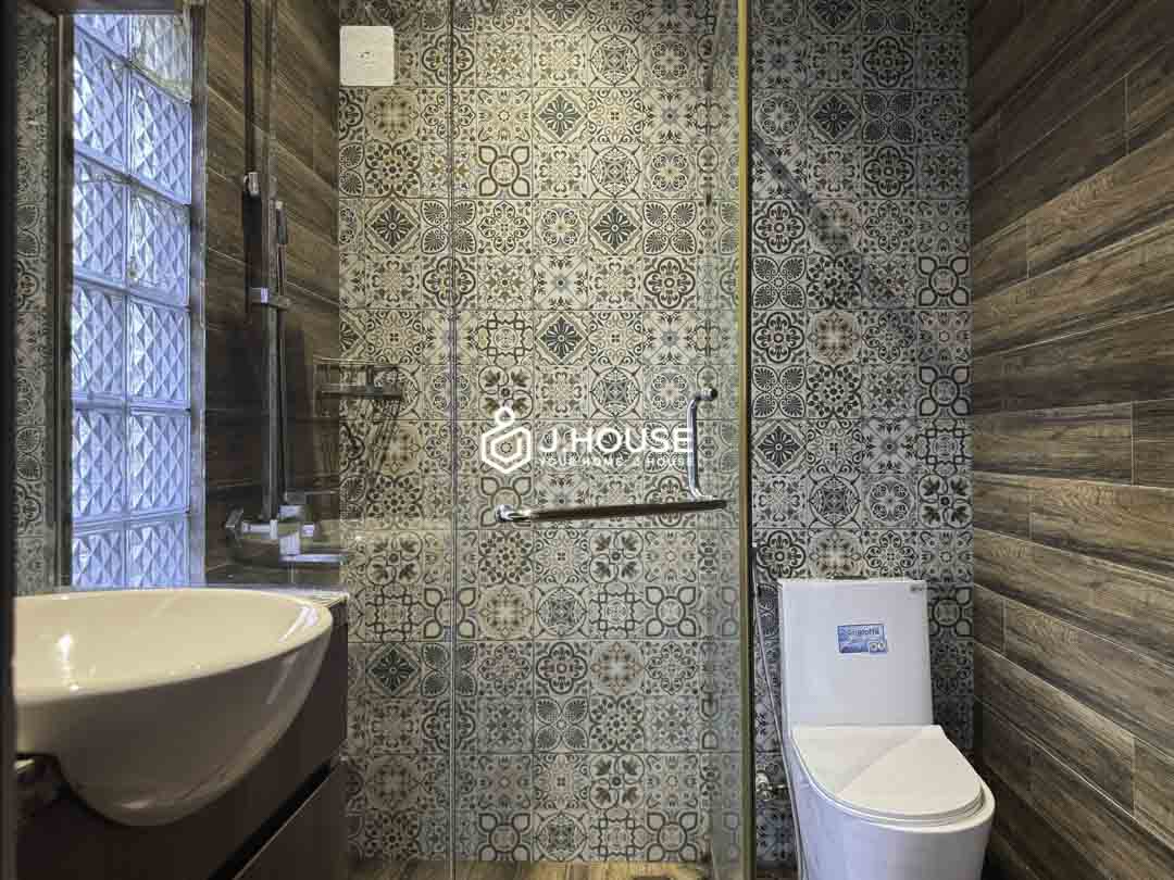 Quiet Bright Studio with Large Window & Nice View District 10-8