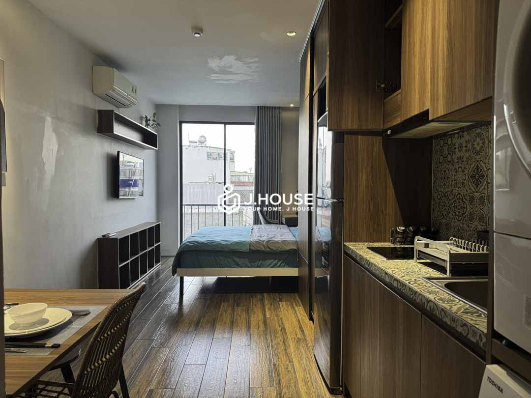 Quiet Bright Studio with Large Window & Nice View District 10