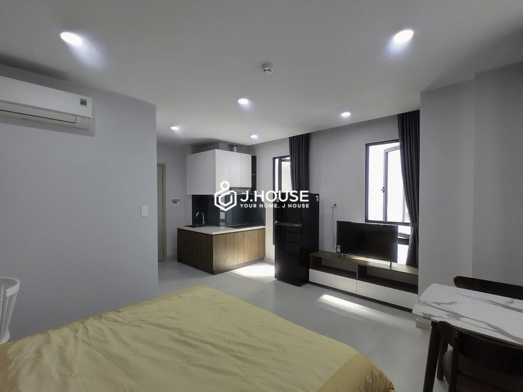 Quiet Studio Rental in Car-Accessible Alley District Tan Binh-3
