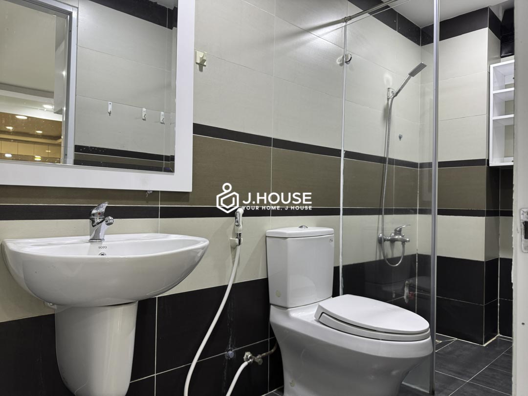 Quite & Bright 1-BR with Balcony Binh Thanh - Phuong Apartment-11