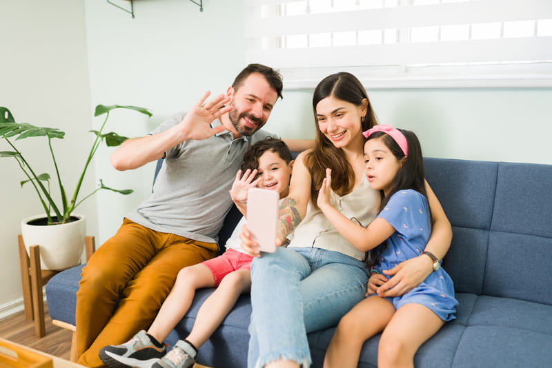 Cuoc-Song-Gia-Dinh-Tai-Viet-Nam-Nha-O-Truong-Hoc-&-Loi-Song