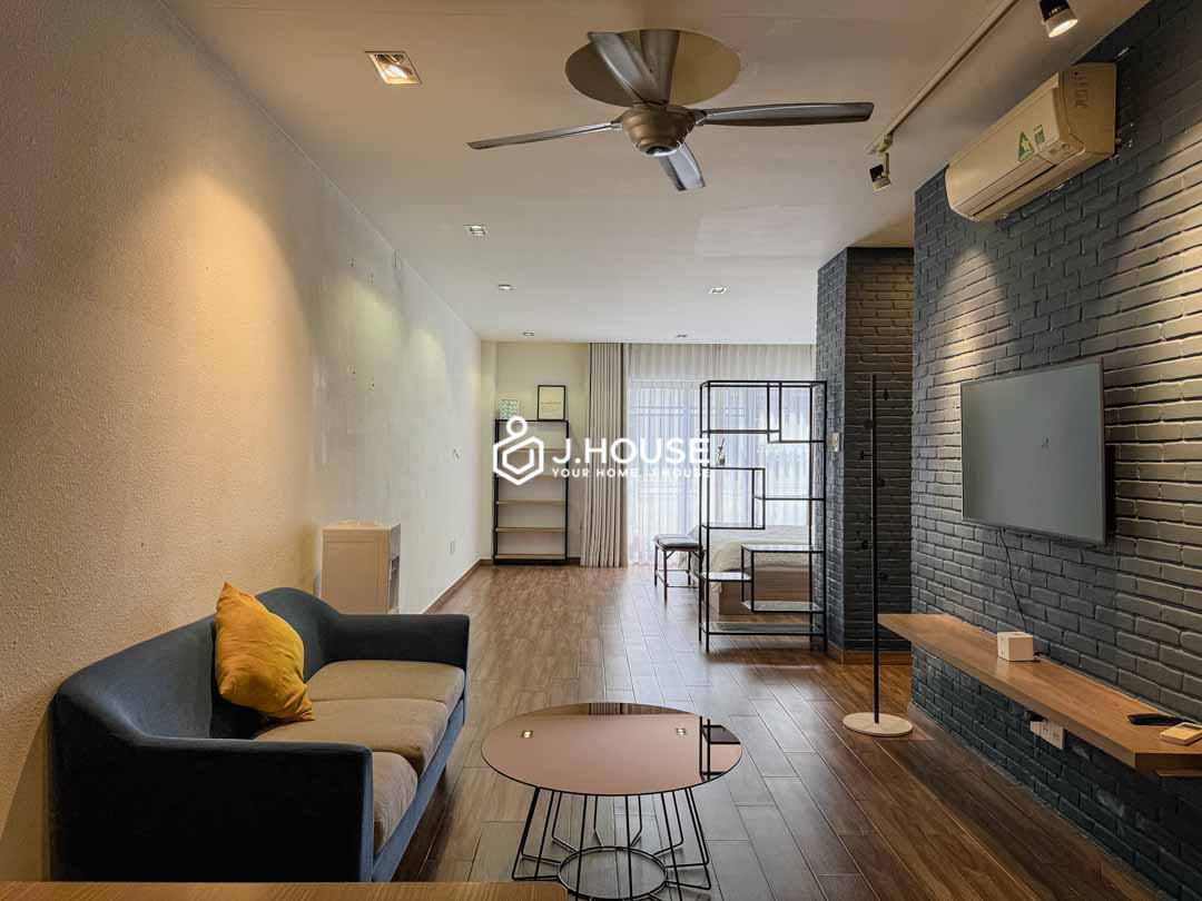 Spacious 60m2 Studio with Balcony on Nguyen Gia Tri Street Binh Thanh-1