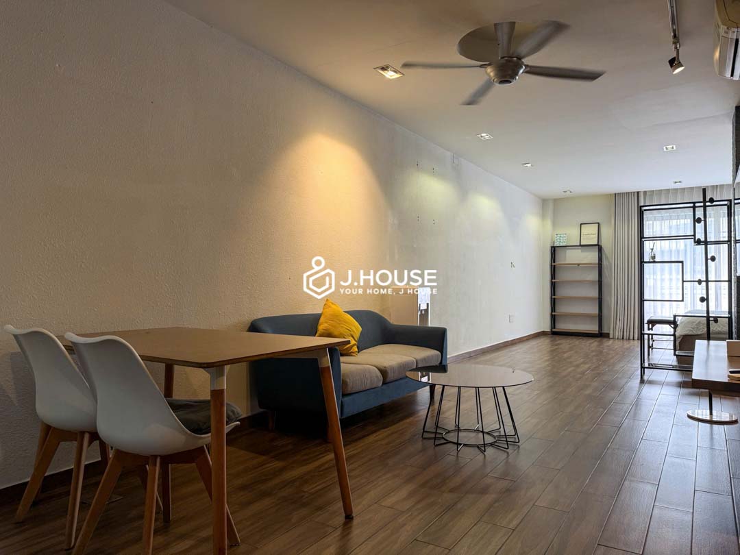 Spacious 60m2 Studio with Balcony on Nguyen Gia Tri Street Binh Thanh-2