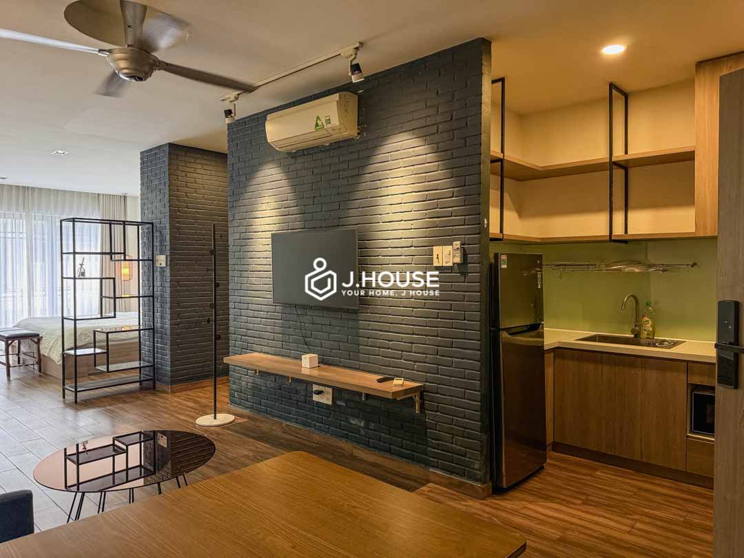 Spacious 60m2 Studio with Balcony on Nguyen Gia Tri Street Binh Thanh-3