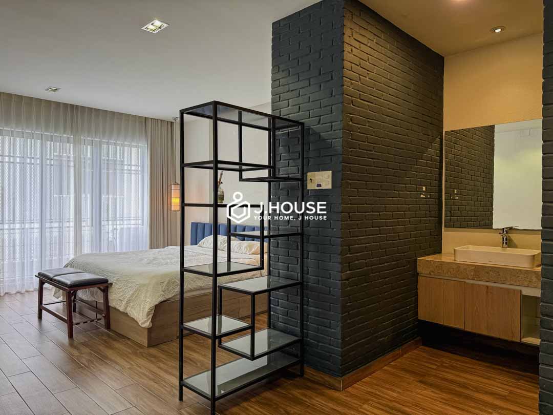 Spacious 60m2 Studio with Balcony on Nguyen Gia Tri Street Binh Thanh-5