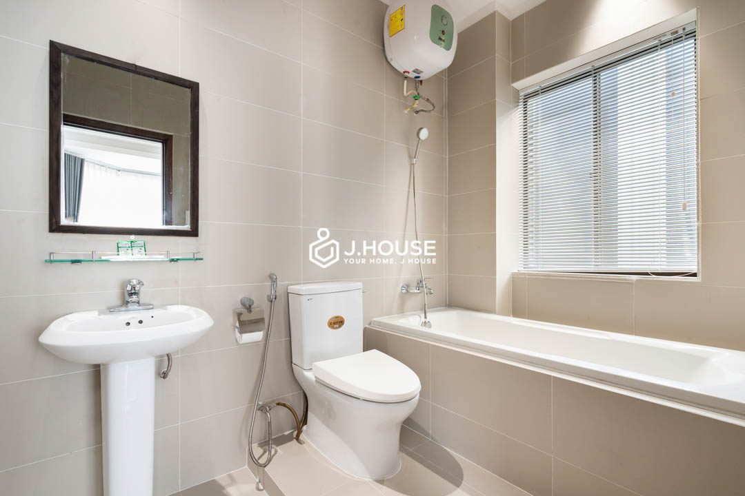 Spacious Studio 40m2 with Balcony Arista-8