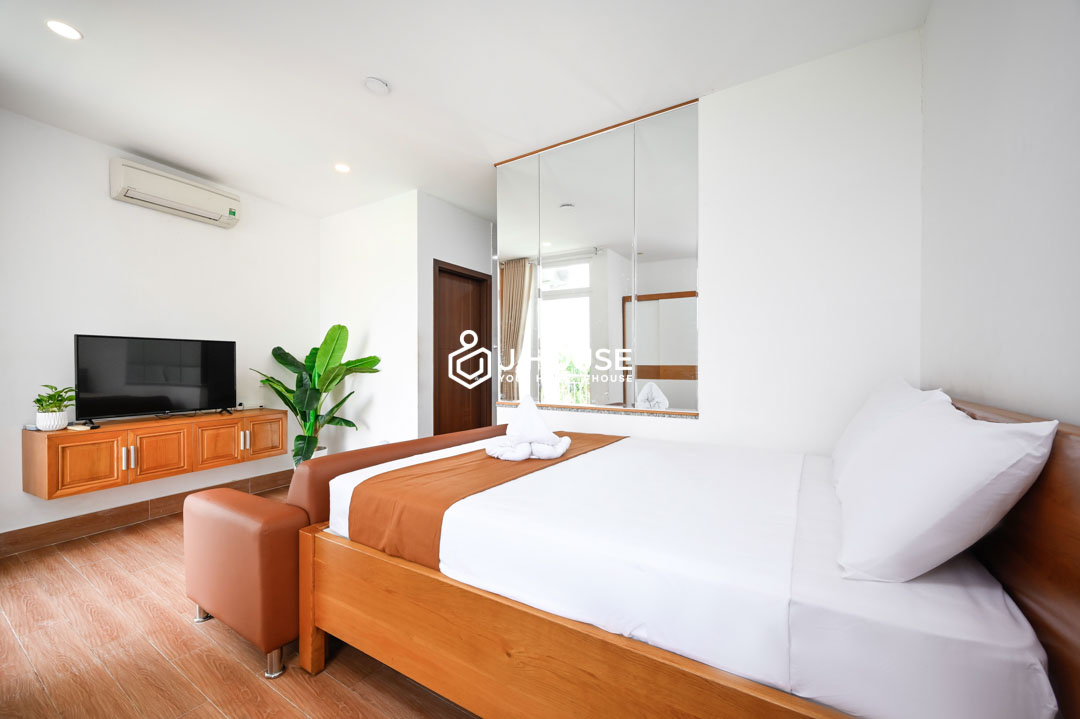 Spacious Studio with Balcony in Phu Nhuan - Heritage Apartment-1