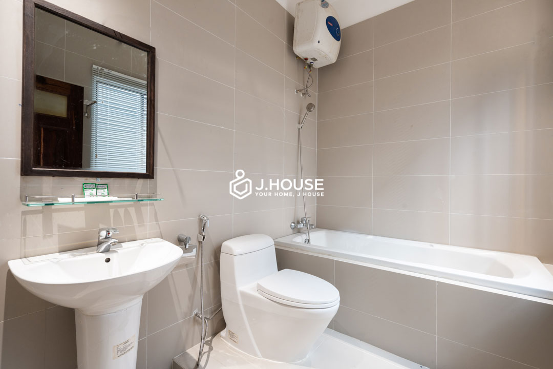 Studio 35m2 with Bathtub & Window ARISTA-3