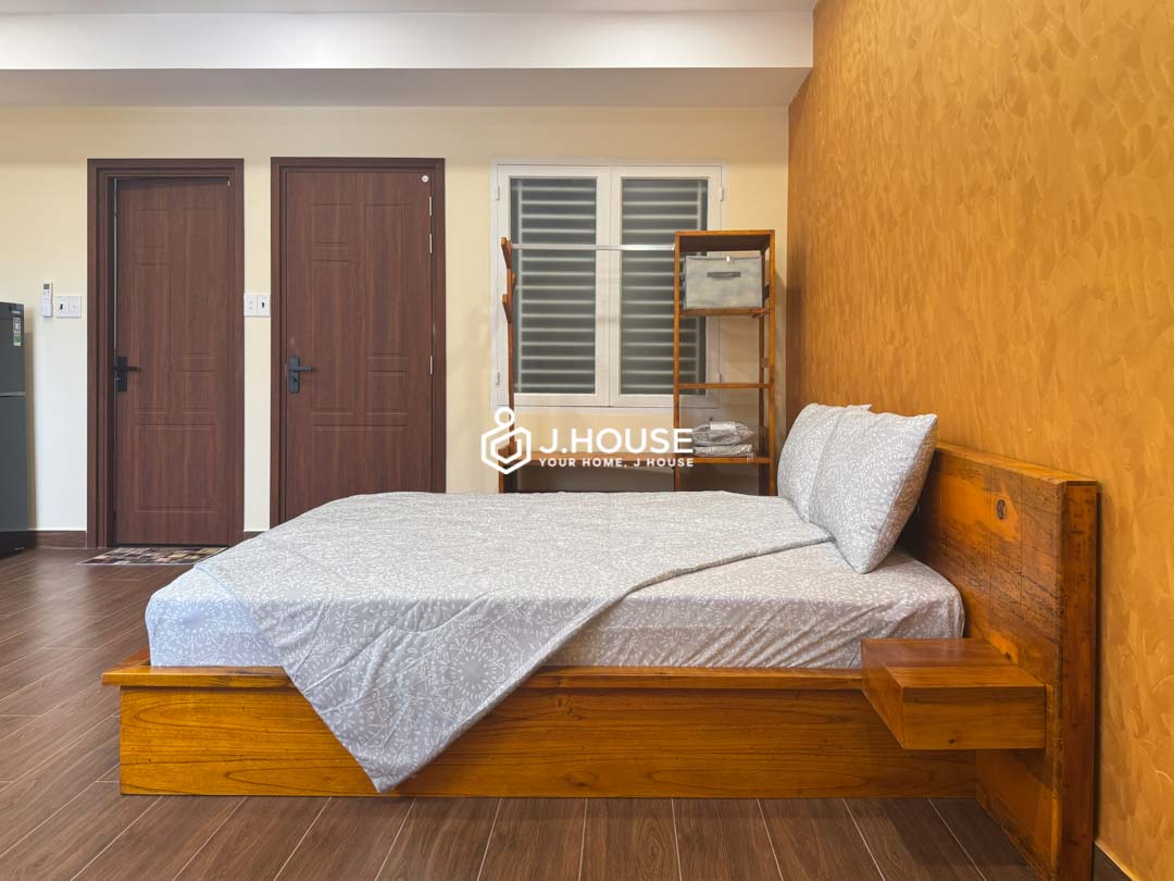 Studio Window 6 on 3rd floor 35 sqm Open and Bright View-1