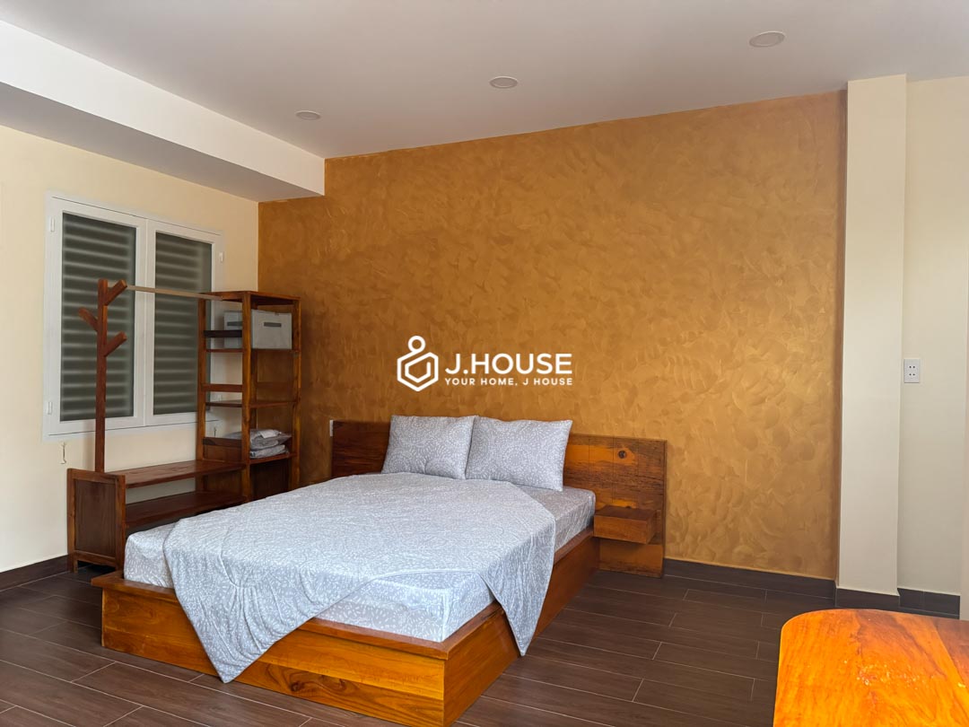 Studio Window 6 on 3rd floor 35 sqm Open and Bright View-3