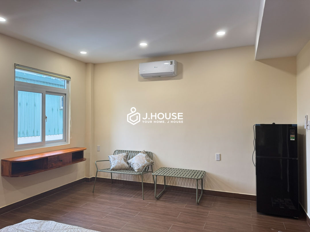 Studio Window 6 on 3rd floor 35 sqm Open and Bright View-4