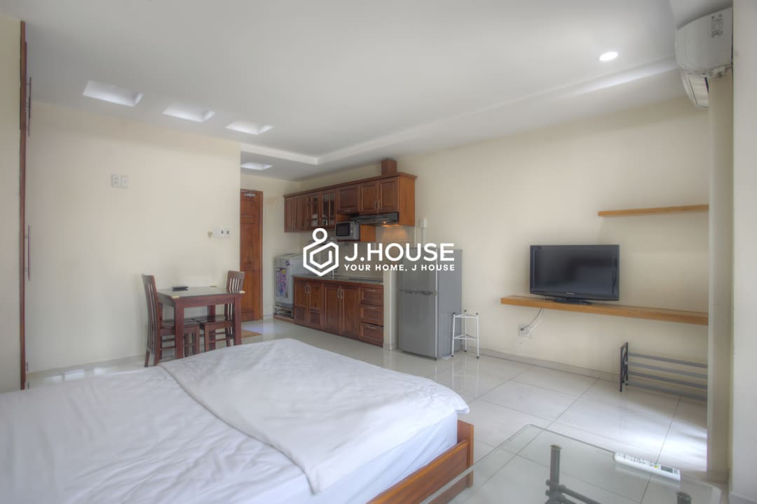 Studio apartment for rent with balcony in Binh Thanh District, HCMC-0