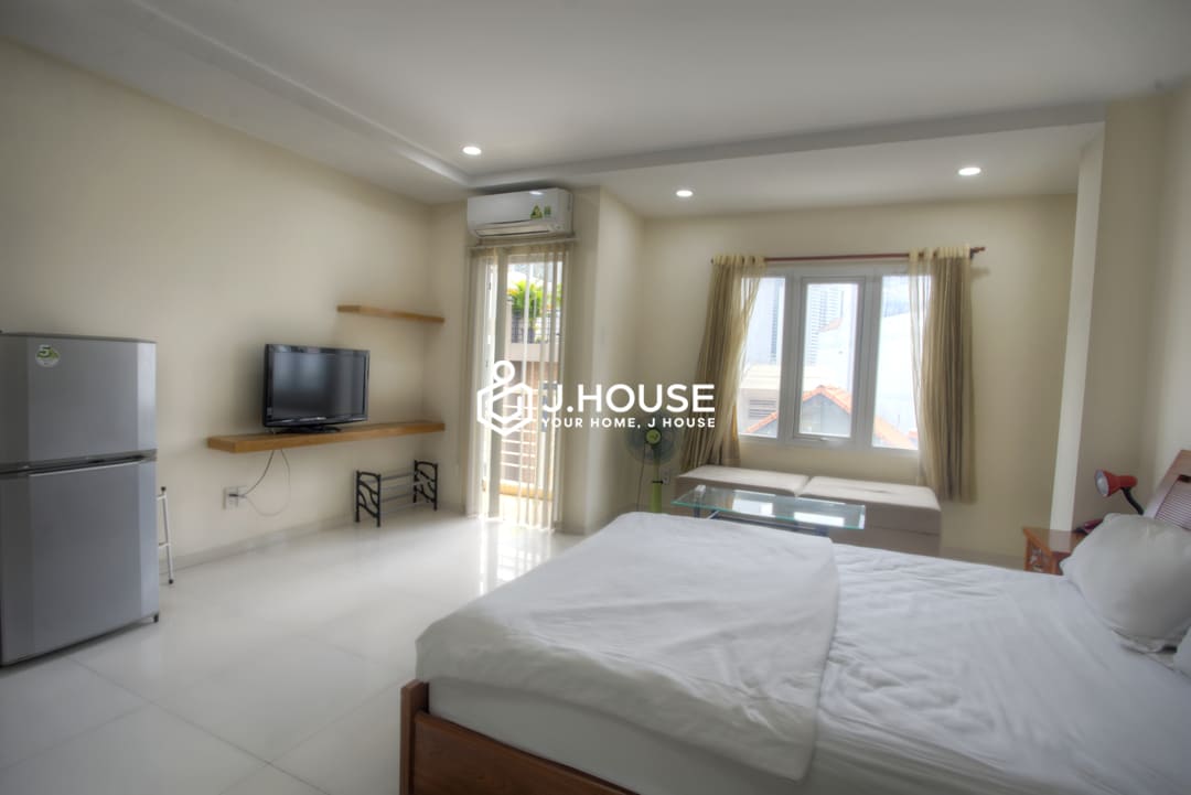 Studio apartment for rent with balcony in Binh Thanh District, HCMC-01