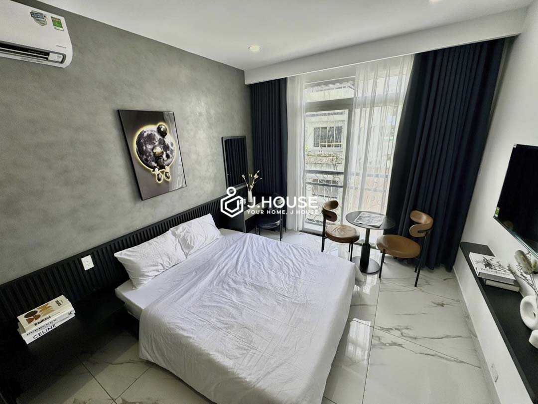 Sun-Drenched Studio Apartment for Rent in District 1 - Urban Nest-0